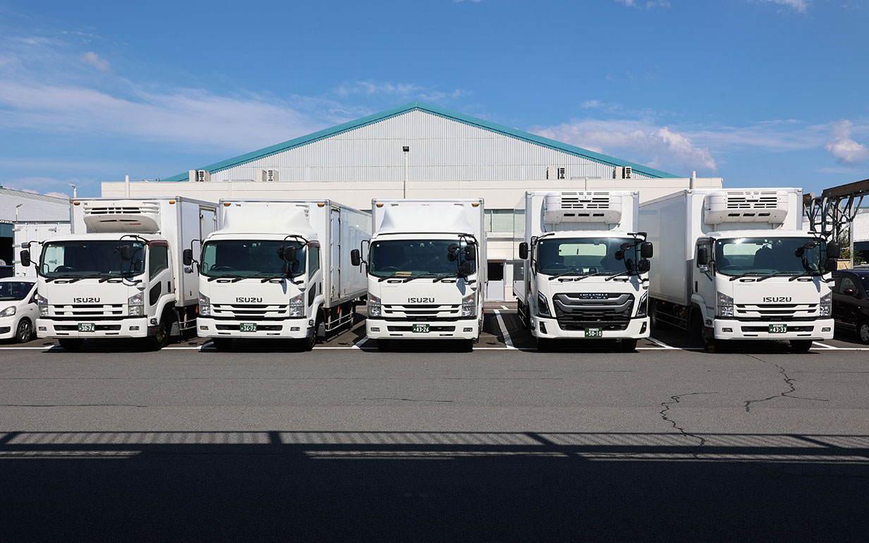 トラックと会社のイメージ